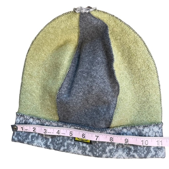 Woolflower 100% Wool Green Gray Warm Winter Beanie Hat Flower Top Womens - Picture 8 of 8